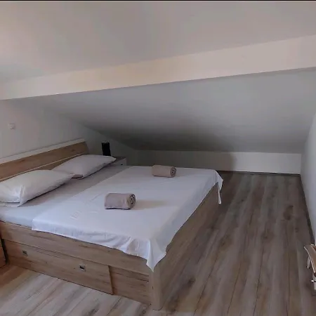 A Three Bedroom With Sea View Bibinje