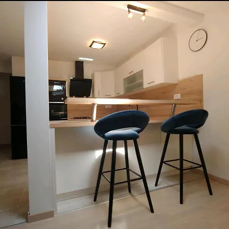 A Three Bedroom With Sea View דירה