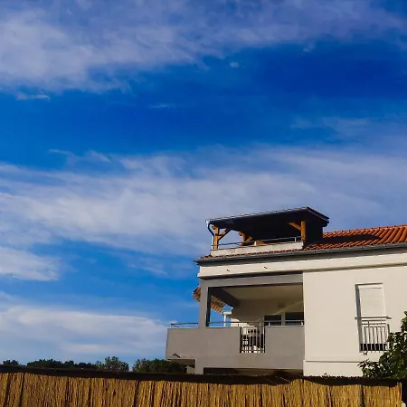 A Three Bedroom With Sea View Apartman *